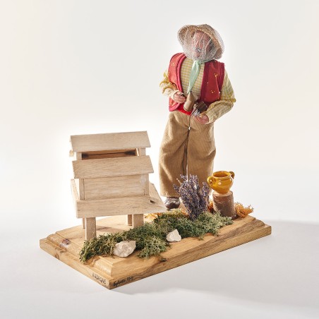 Apiculteur habillé scène - Sylvette Amy