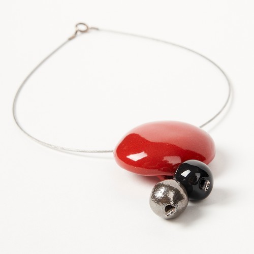 Détail collier 3 motifs argent/rouge/noir - Art Terra