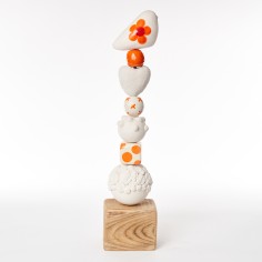 Totem oiseau orange et blanc - Le Jardin de la Terre