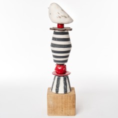 Totem oiseau blanc et rouge - Le Jardin de la Terre